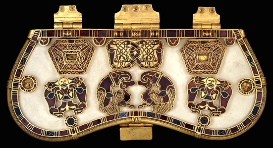 <ul><li><p>7th century C.E. Sutton Hoo ship burial, gold, garnet, and millefiori 19 x 8.3 cm.</p></li><li><p>shows a twinned image of a bird-of-prey swooping on a duck-like bird, a man standing in between two beasts. -Used to display wealth and status in Anglo-Saxon society</p></li><li><p>The meaning of the pictures of the lid is unknown but it is assumed there is deep significance.</p></li></ul>