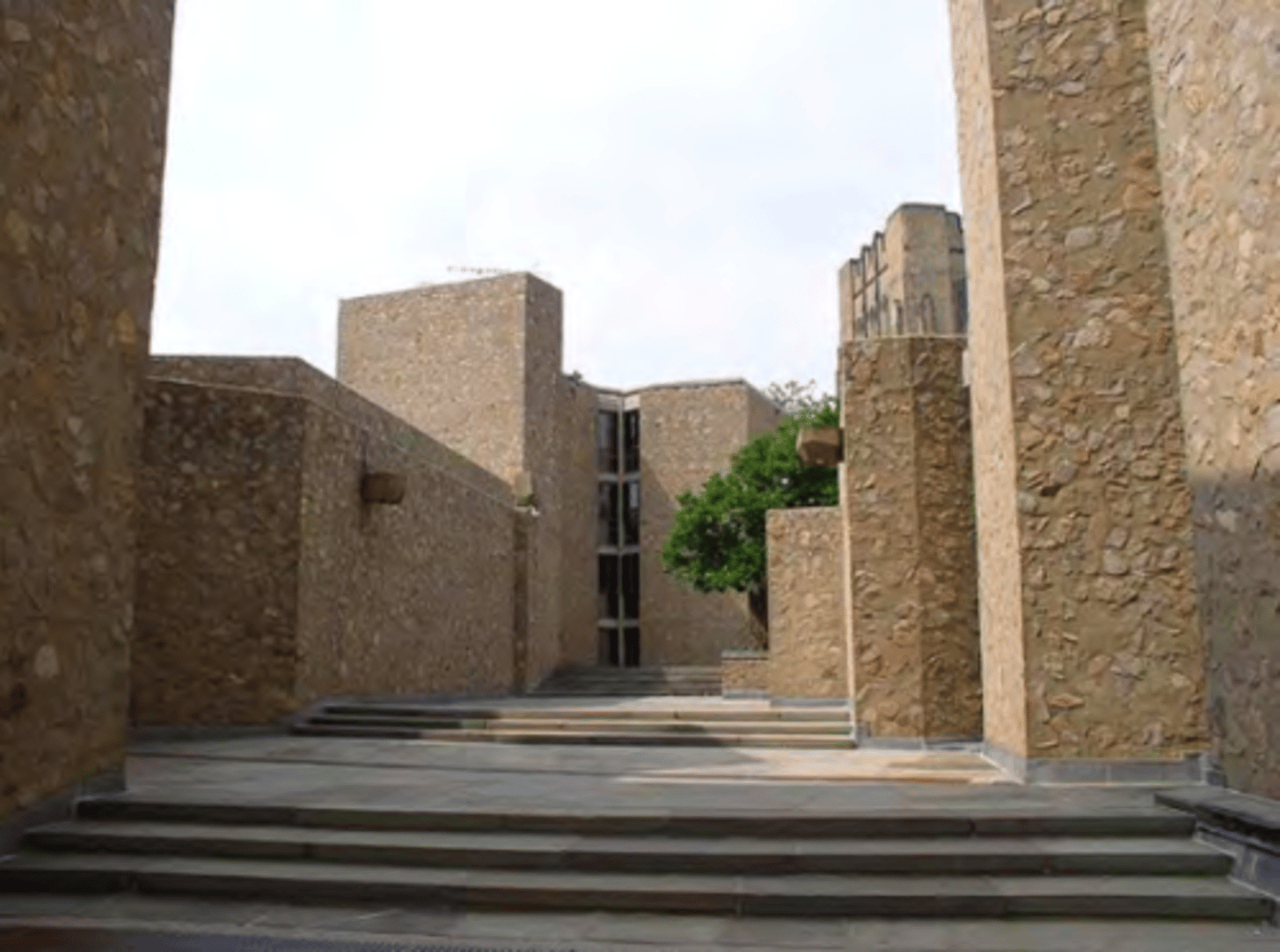 <p>METSELWERK</p><p>- studentencampus: bescherming en geborgenheid</p><p>- onregelmatig metselwerk</p><p>- fortificatie</p>
