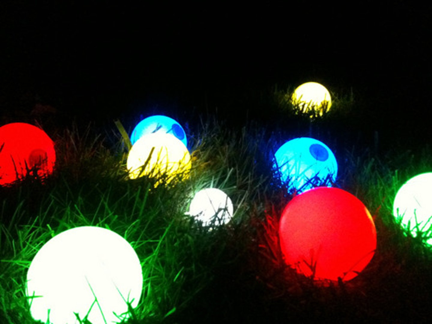 <p>(adj.) emitting or reflecting light, glowing; illuminating</p>