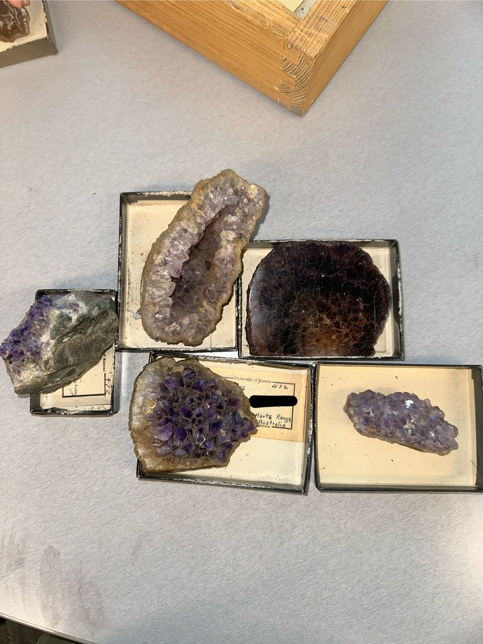 <ul><li><p><strong>Color:</strong> Purple to violet.</p></li><li><p><strong>Luster:</strong> Vitreous.</p></li><li><p><strong>Hardness:</strong> 7.</p></li><li><p><strong>Cleavage:</strong> None; conchoidal fracture.</p></li><li><p><strong>Diagnostic:</strong> Purple quartz variety — color is key.</p></li></ul><p></p>
