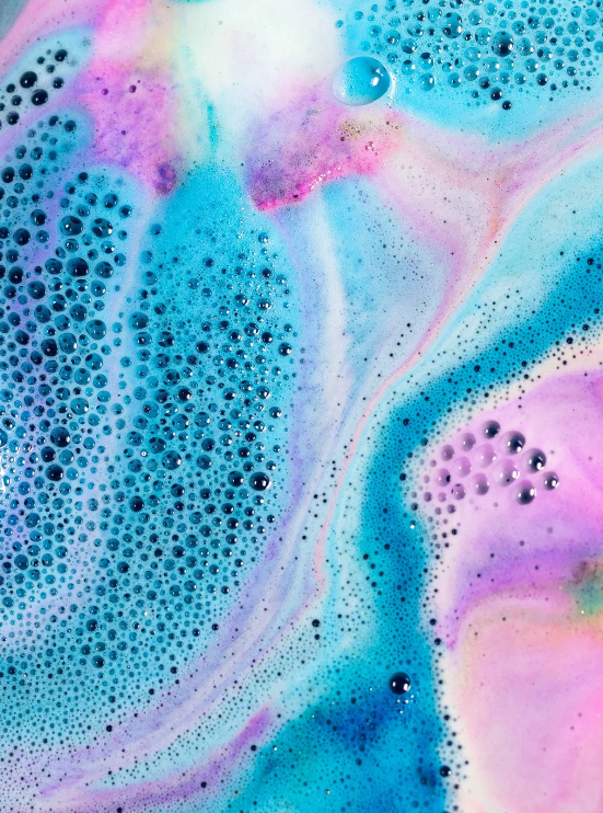 <ul><li><p><strong>Peppermint oil</strong> creates a light cooling feel</p></li><li><p>Great for mental refresh after long days, <span><strong><span>Grapefruit oil</span></strong><span> boosts moods</span></span></p></li><li><p><span><span>Made with </span><strong><span>plastic-free glitter</span></strong><span> that won't harm waterways</span></span></p></li></ul><p></p>