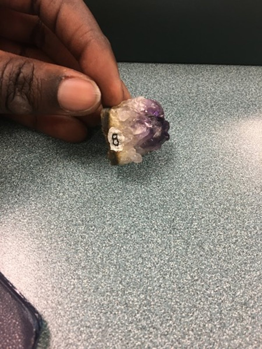 <p>nice crystal habit, no cleavage, vary in color</p>