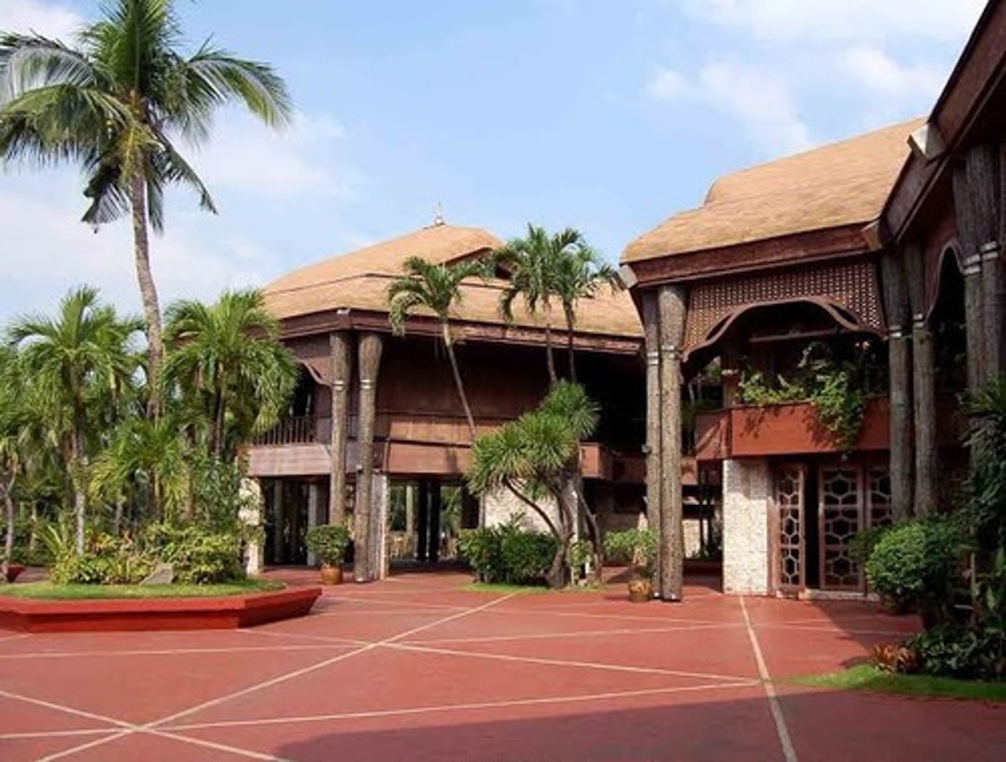 <p>Tahanang Pilipino (Coconut Palace)</p>