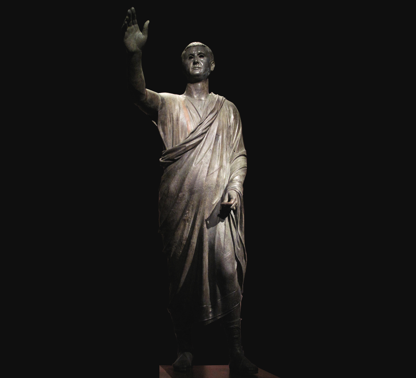 Etruscan by birth but becoming Roman, iconic Roman hand out pose, piece signifies a transition in culture