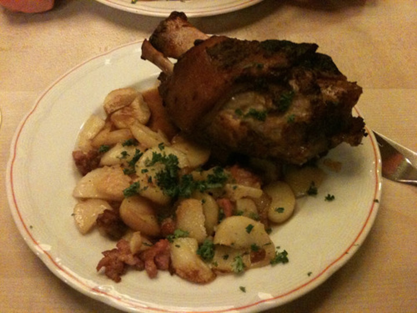 <p>varkensschenkel</p>