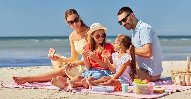 <p>সমুদ্র সৈকতের ছুটি</p><p>Der Strandurlaub ist so schön Wie der Winterurlaube.</p><p>Der Strandurlaub ist am schönerstend.</p>