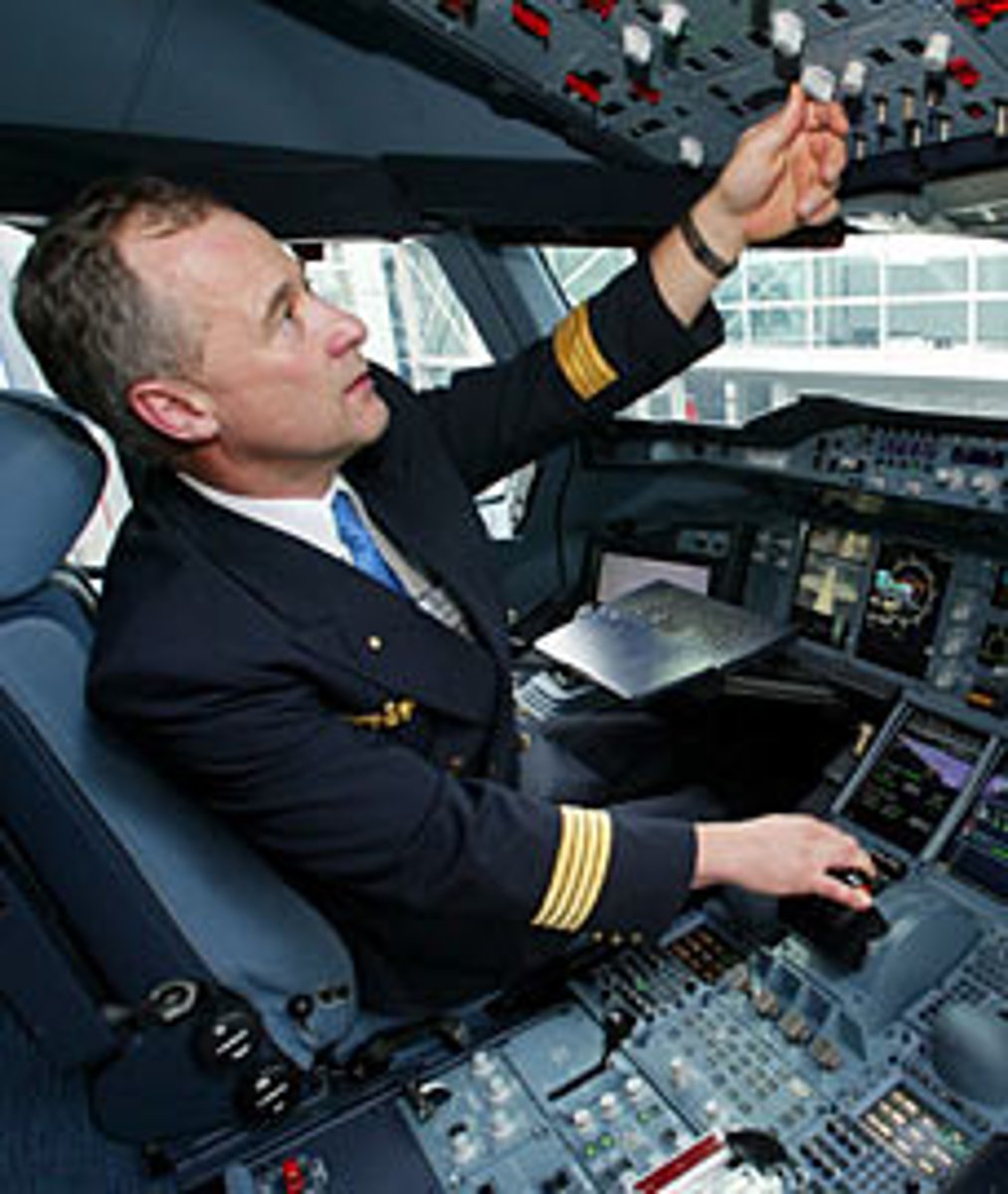 <p>captain (male)</p>