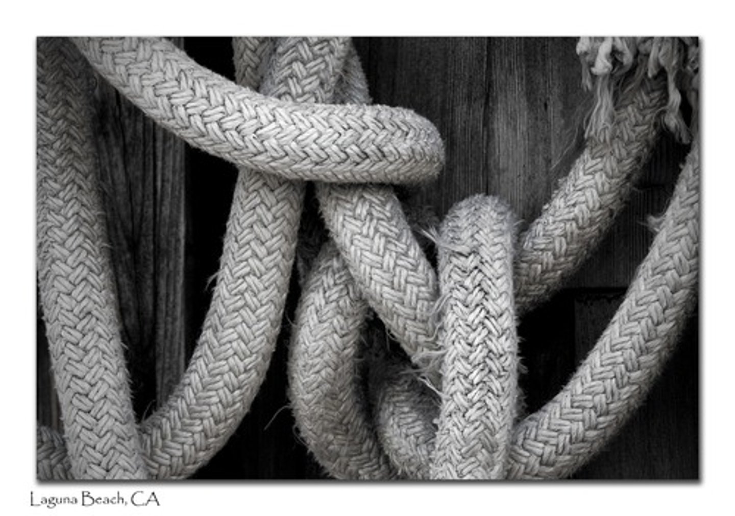 <p>không thể gỡ ra, không thể tách rời</p><p>Culture and language are inextricably linked.</p>