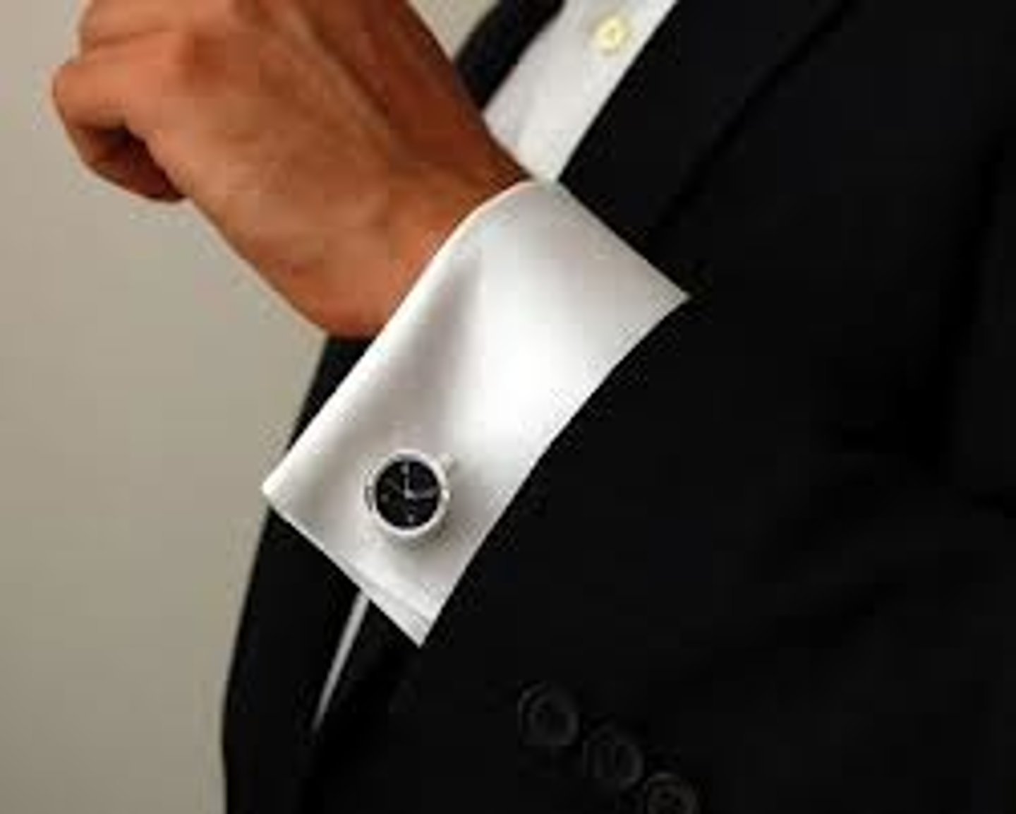 <p>запонки</p>