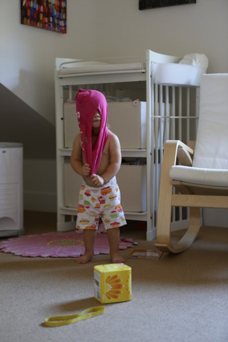 <p>to get dressed</p>