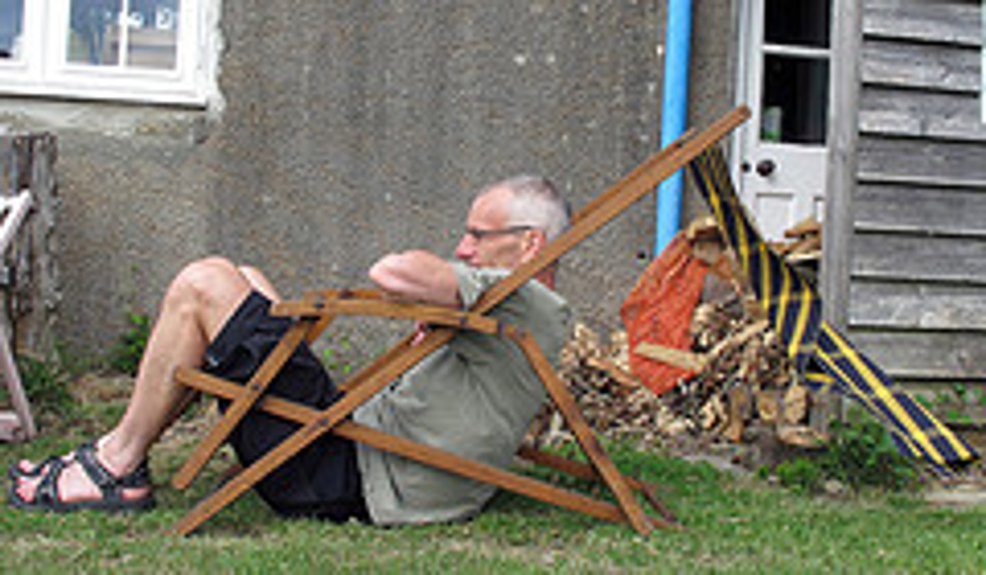 <p>Chapter: Setting the Terms of the Contract (Incorporation of Express Terms: Notice)</p><p>Facts: C goes to beach on date and rents deck chairs, which he is given a ticket for. The chair eventually breaks underneath him and he is injured, but D claimed the back of the ticket held an exclusion clause.</p><p>Principle: Court ruled for C, as a reasonable person would not recognise that a ticket would have contractual effect.</p>