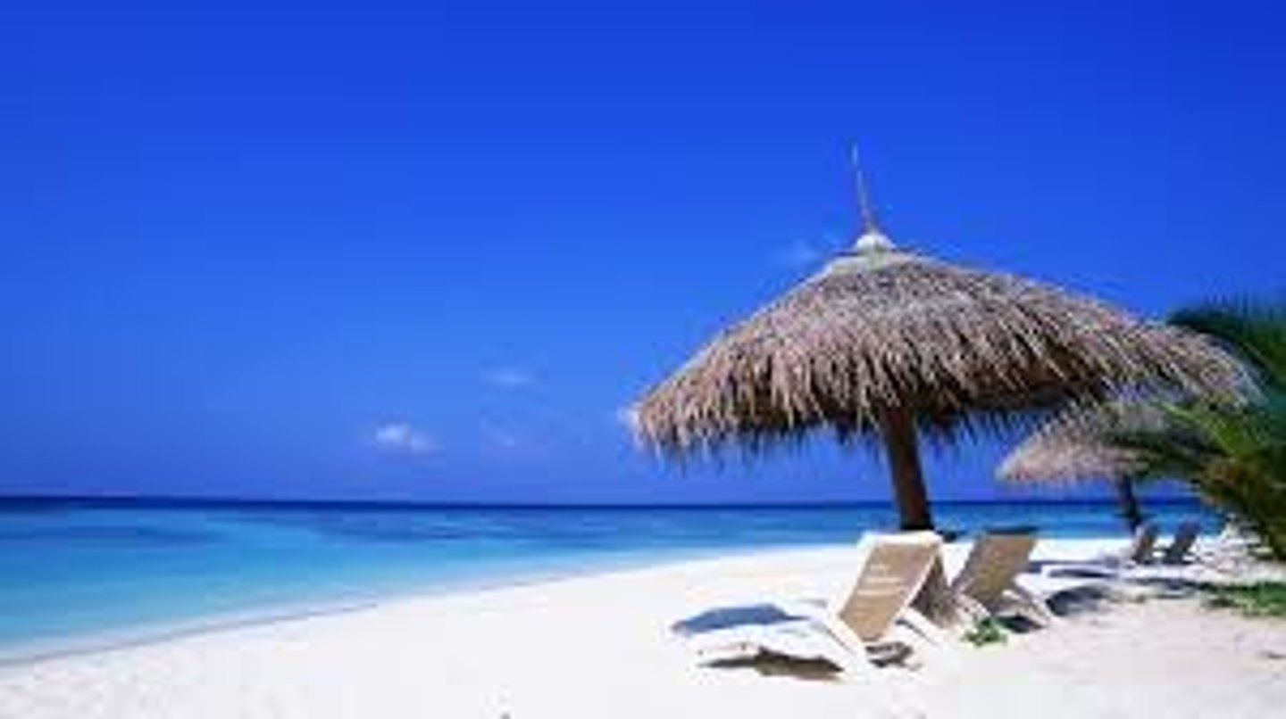 <p>những bãi biển đầy cát trắng và nắng</p>