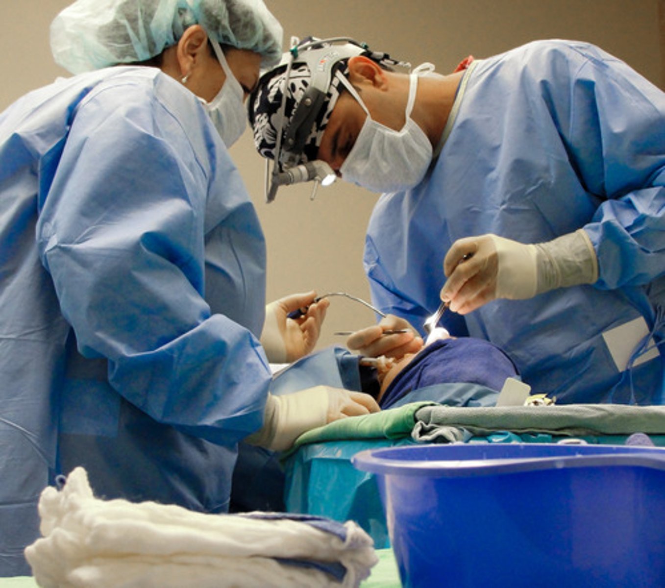 <p>a type of work that you feel you are suited to doing and to which you should give all your time and energy (thiên hướng nghề nghiệp)</p><p>ex: Most teachers regard their profession as a ... , not just a job.</p>