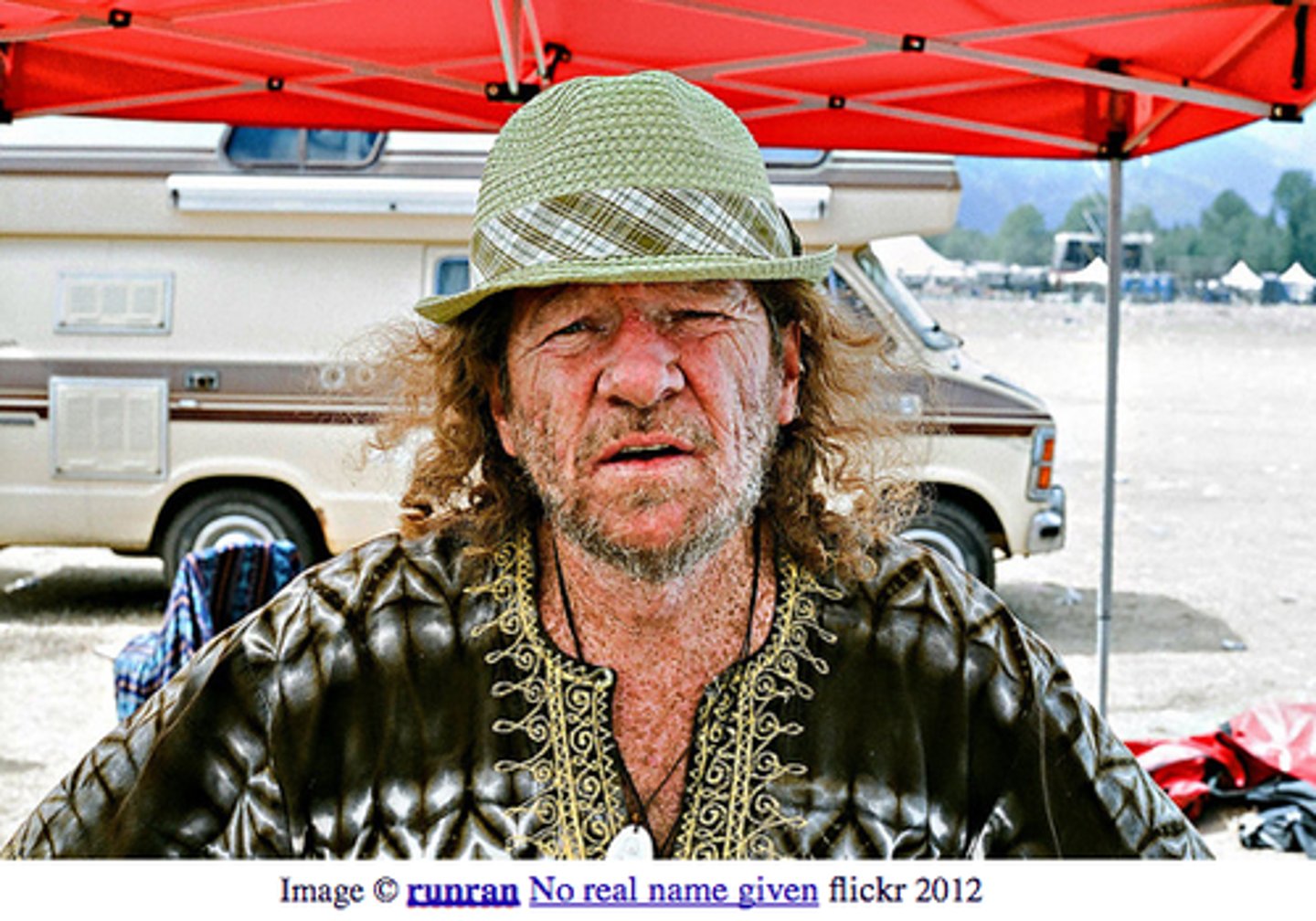 <p>(adj.) thin, pale, and careworn as a result of worry or suffering; wild-looking</p>