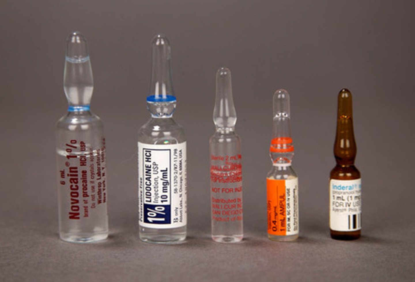 <p>Dosage form in which the drug is contained within a small, airtight, thin class bottle that is opened by snapping the narrow neck of the ampule bottle</p>
