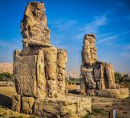 <p>Colossi of Memnon (18 m)</p>