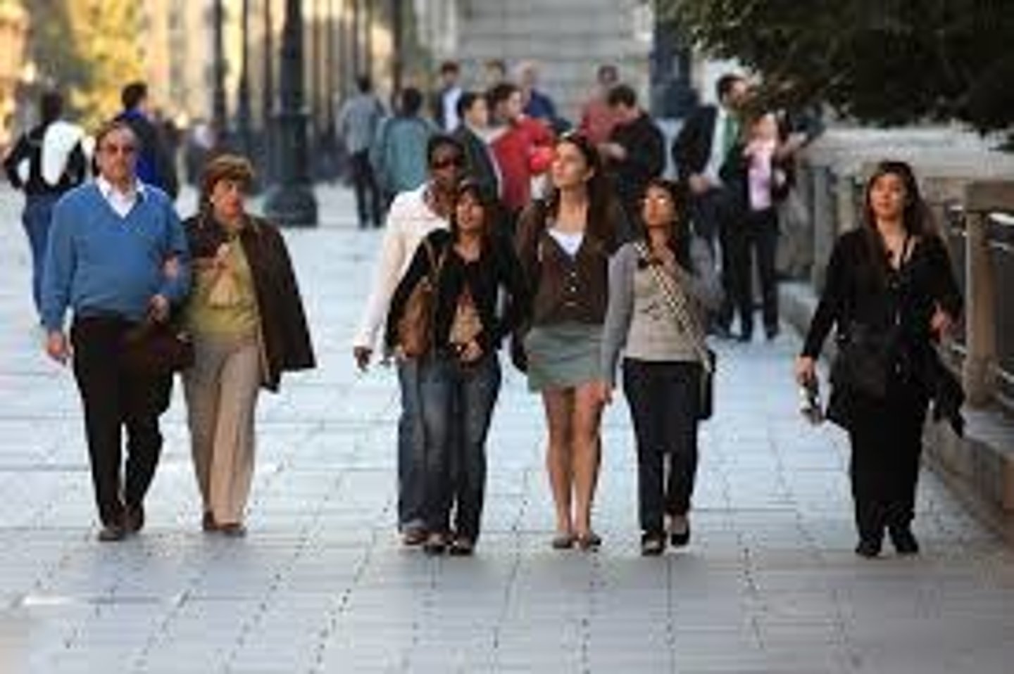 <p>to turn (also to go for a spin/walk)</p>