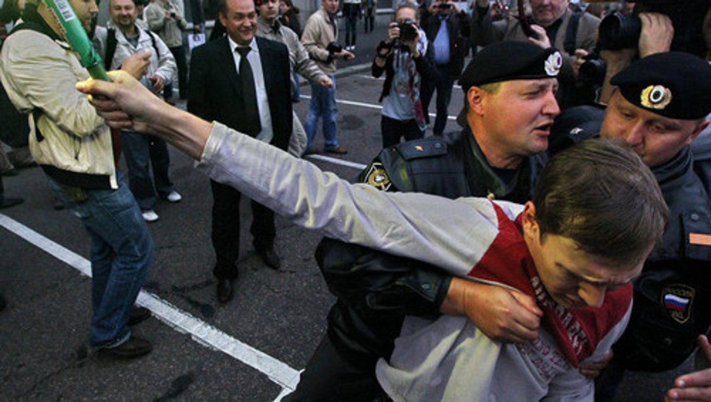 <p>[ÁP]</p><p>(を-おさえる)</p><p>giữ, kiểm soát, kiềm chế</p>