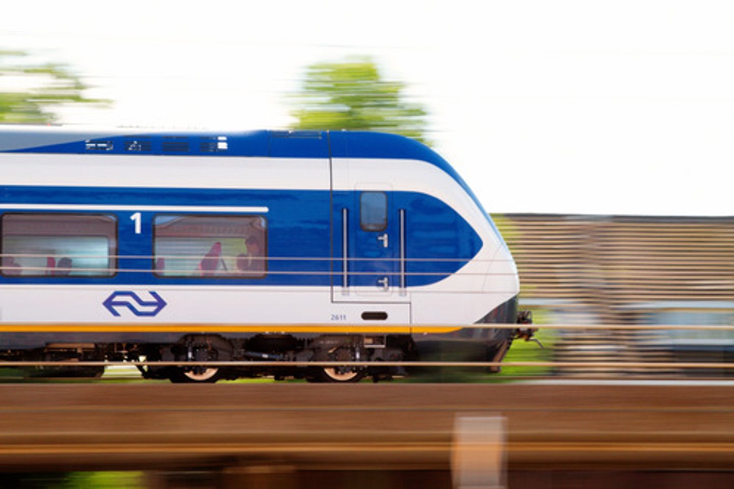 <p>(adj) nhanh, hoả tốc, rõ ràng</p><p>Express train</p><p>(v) thể hiện</p>