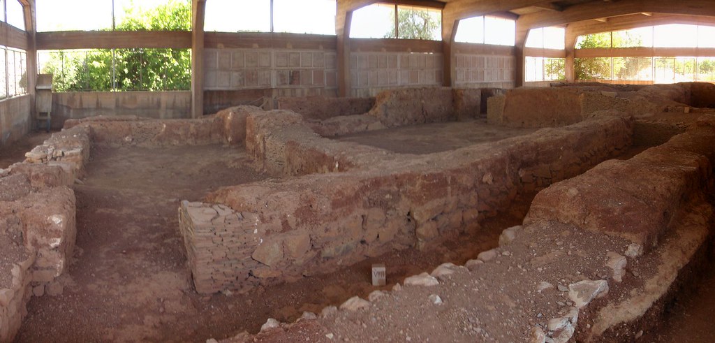 <p>Archeological evidence of agricultural resources and a sophisticated administrative system. Some stones where sealed to contain wines or oils. </p>