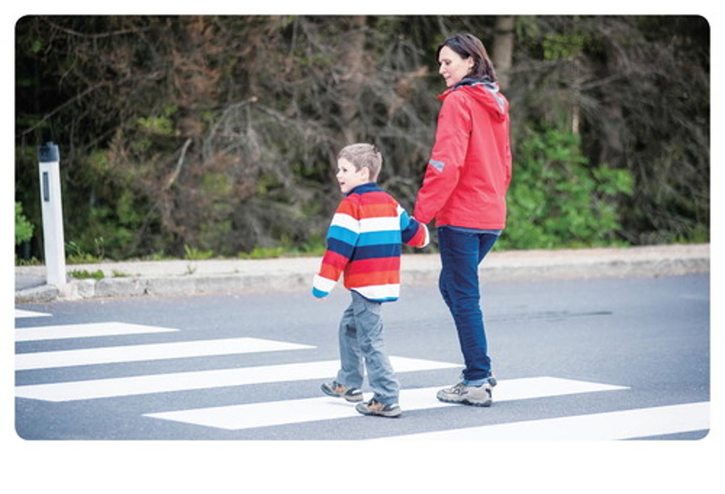 <p>to go across from one side to the other: băng qua</p>