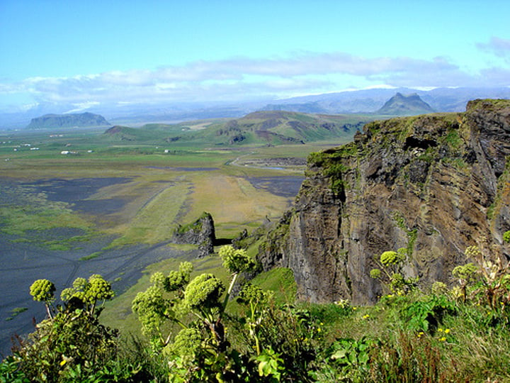 <p>Extensión de terreno que se ve desde un sitio. Panorama o vista son sinónimos</p>