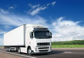 <p>A large, heavy vehicle used for transporting goods, like food, clothes, furniture and many other things.</p><p>‘‘The <strong>lorry</strong> was full of goods like fruit, milk, and bread for the supermarket.’’</p>