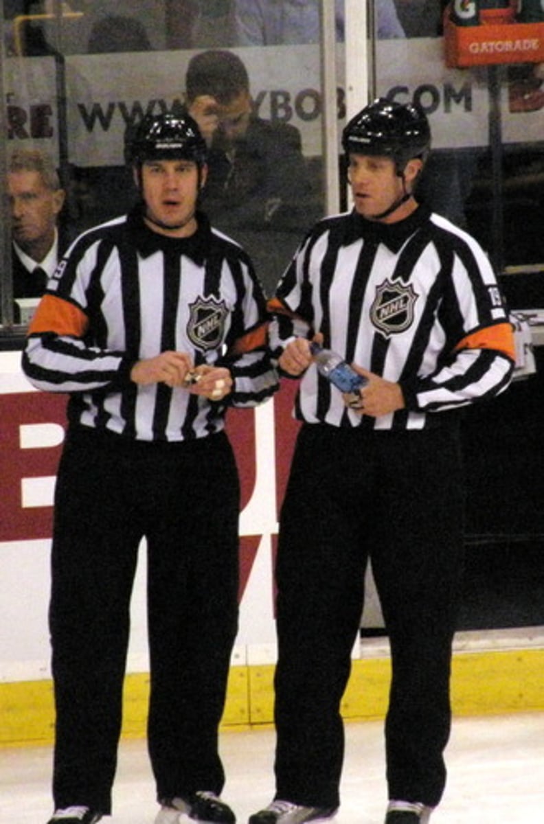 <p>/ˌref.əˈriːz/ (n, plural): người giới thiệu, người tham khảo → Please provide the names of two referees</p>