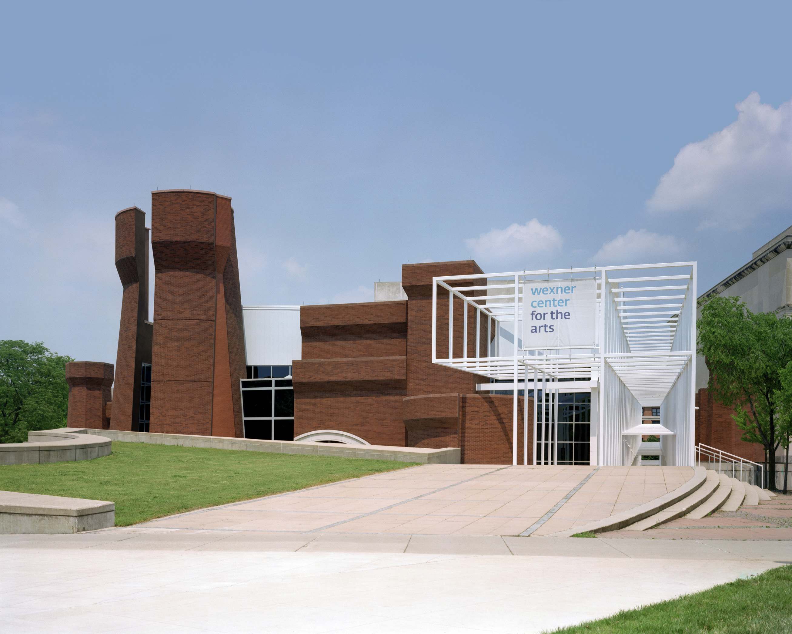 <ul><li><p>Columbus, OH</p></li><li><p>Peter Eisenman</p></li><li><p>1983-89</p></li></ul>