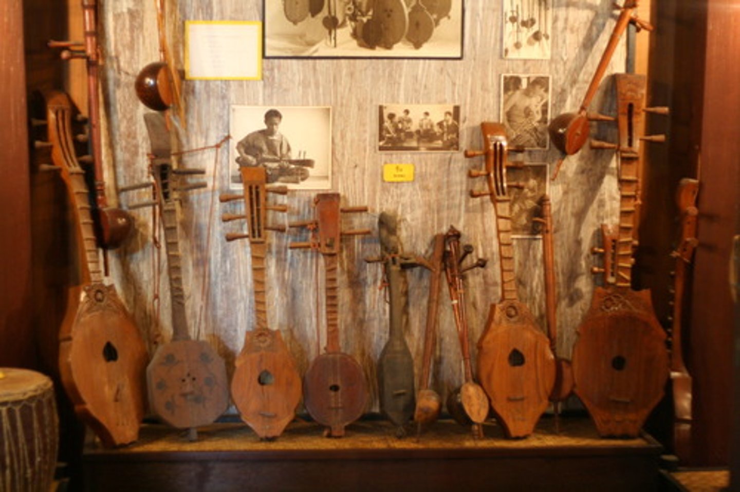 <p>instrument (musical)</p>