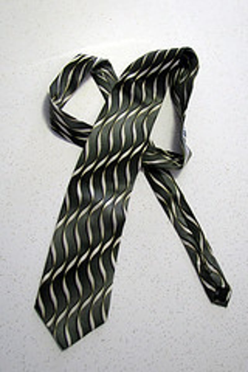 <p>tie</p>