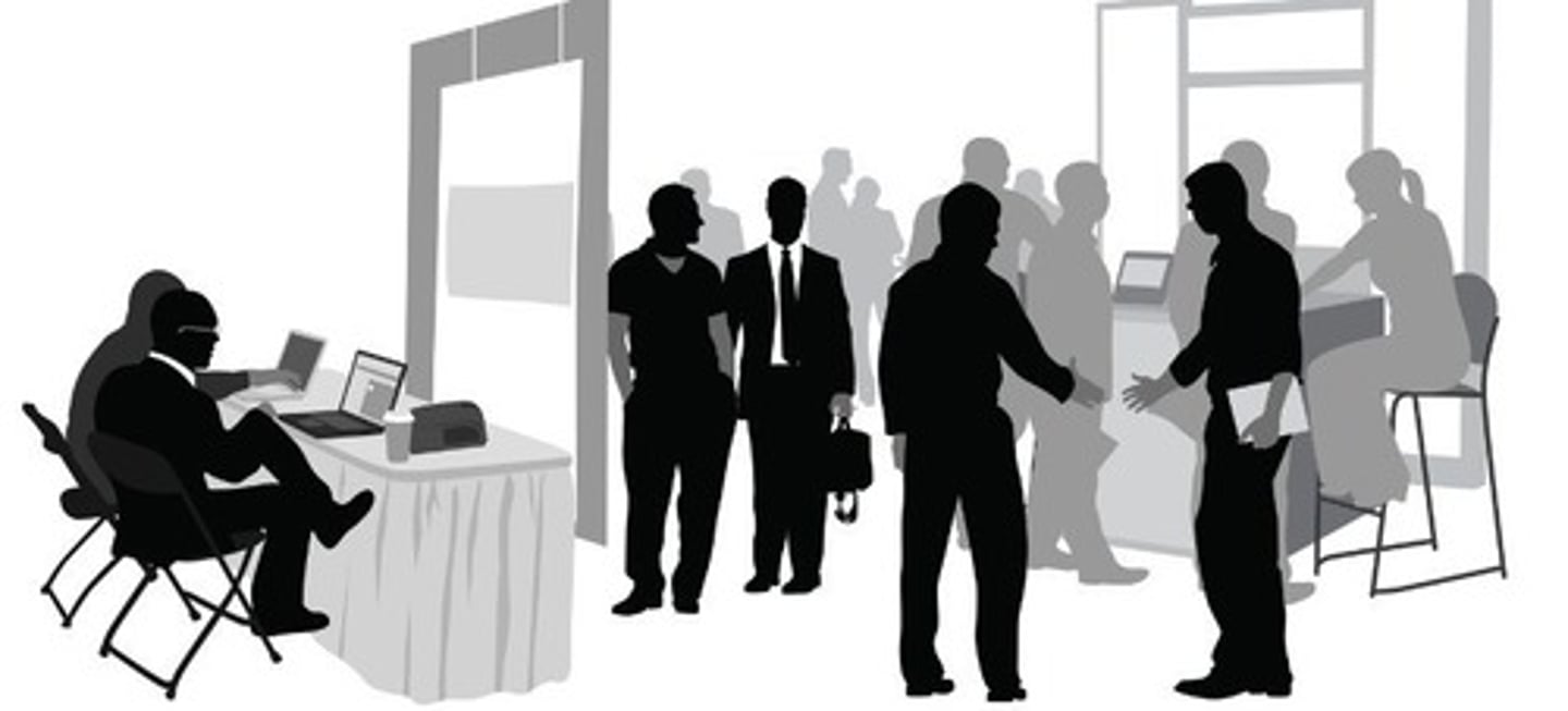 <p>người tham dự. Ex: Each _____ received a certificate at the end of the event</p>