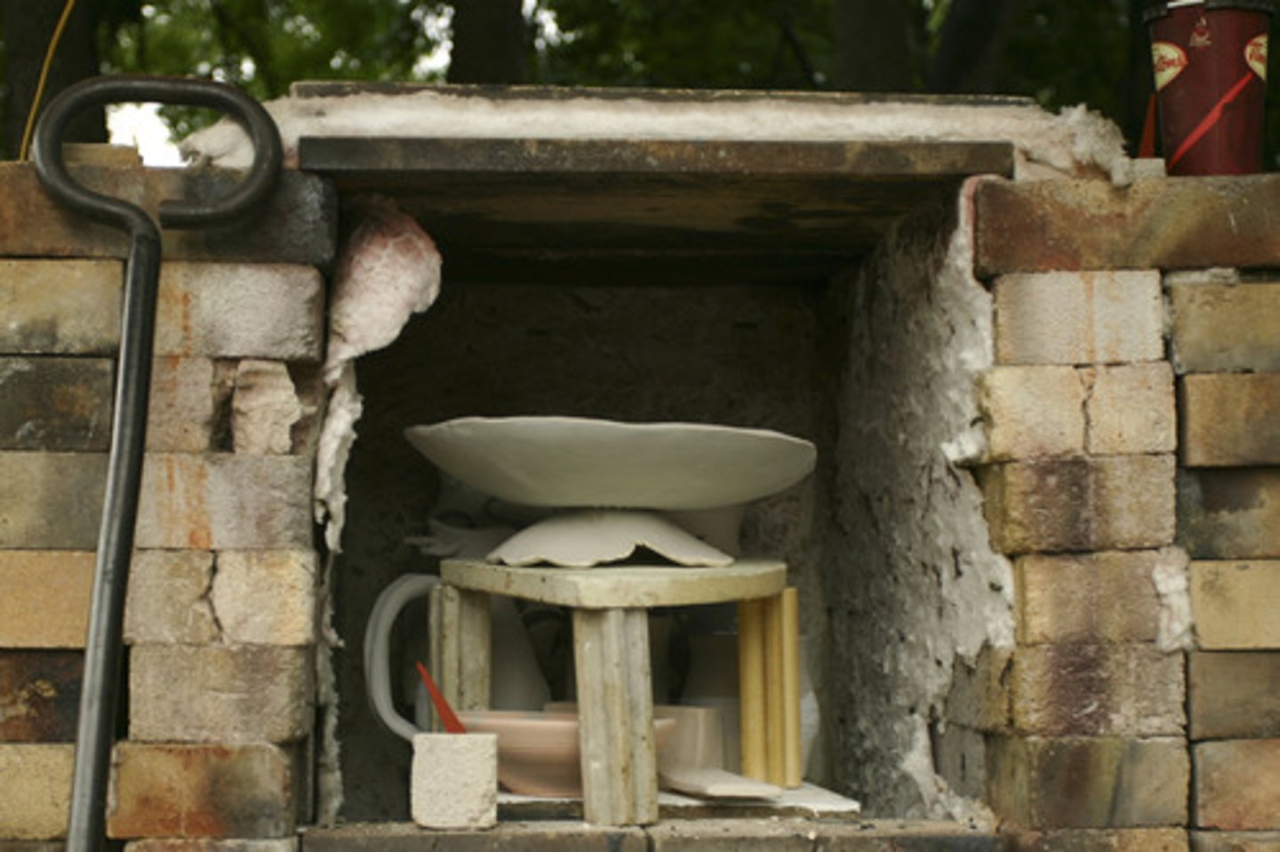 <p>an oven that can reach extreme temperatures necessary to harden clay and melt glazes</p>