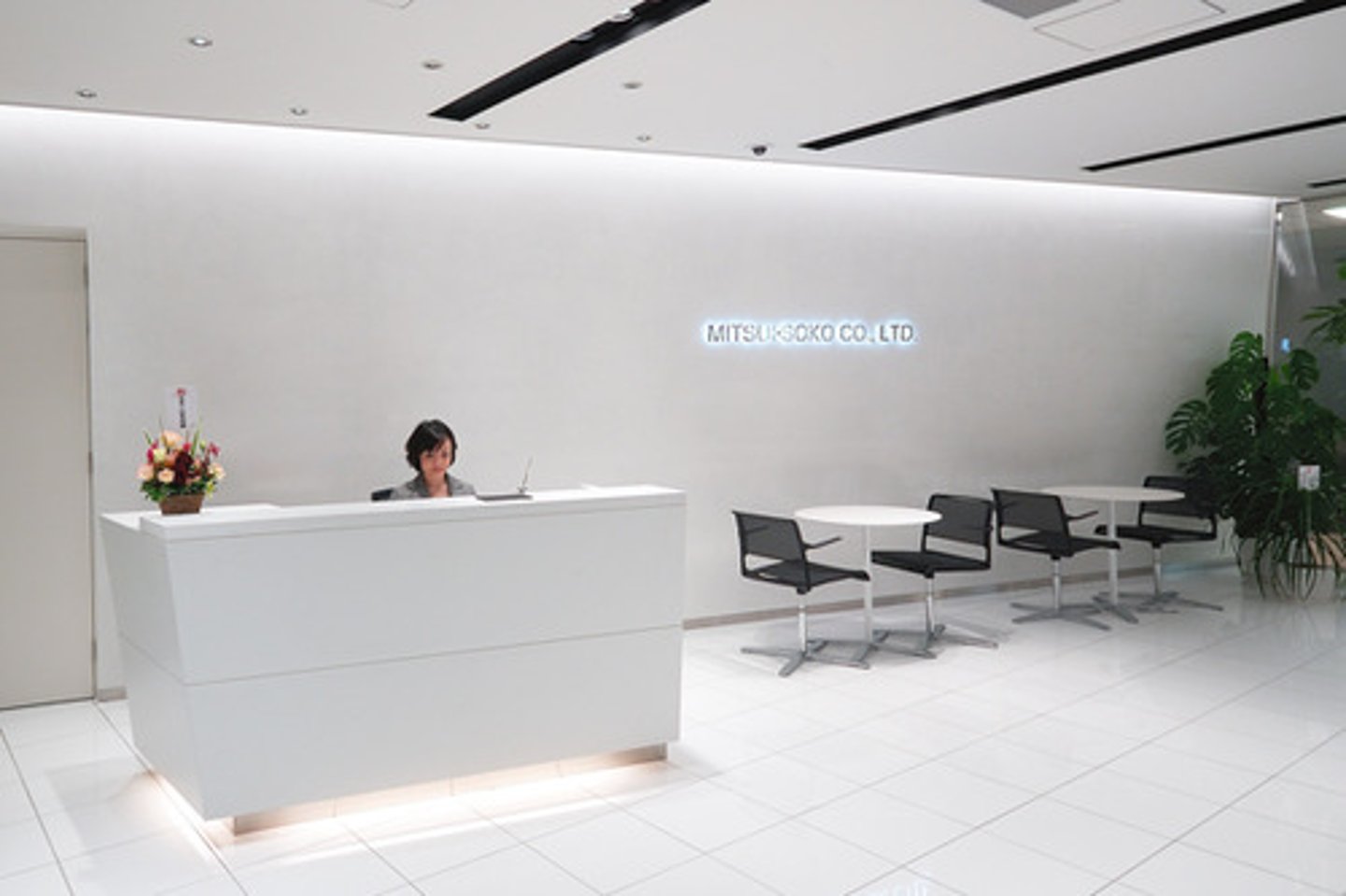 <p>quầy tiếp tân</p>