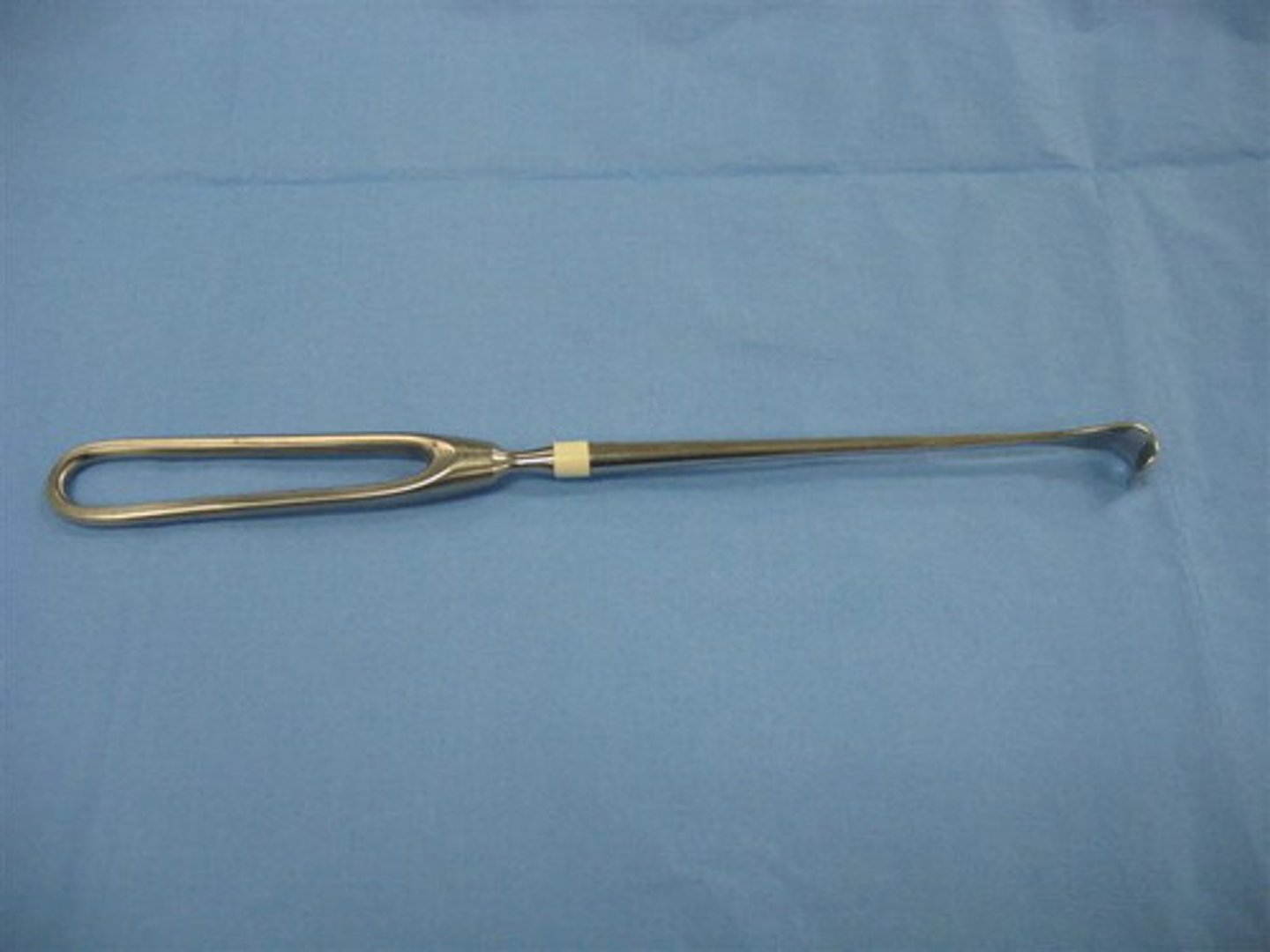<p>used for retracting and exposing, it is more of a light weight tool due to its fenetrating handle, it is used to pull veins out of the way without damaging, also to pull other small tissues away.</p>