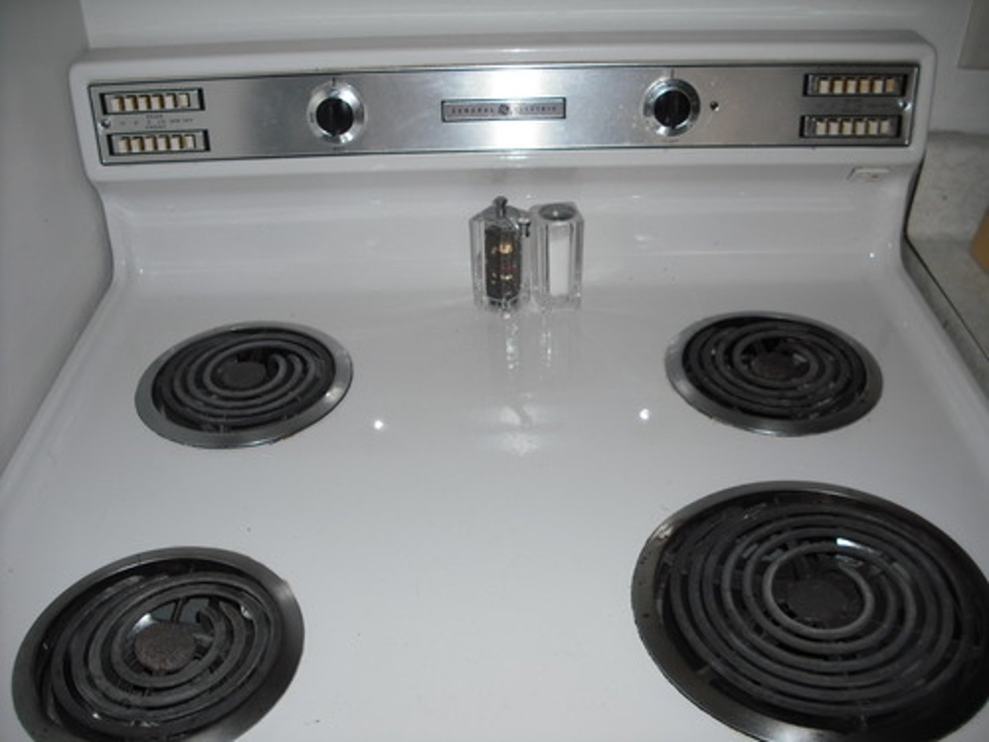 <p>a stove</p>