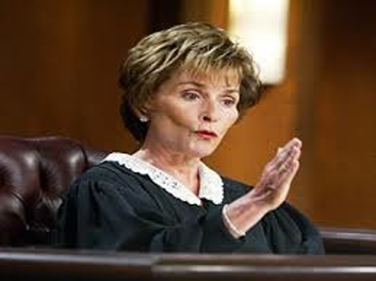 <p>đưa ra 1 lập luận thuyết phục</p><p>v. argue: tranh luận, tranh cãi</p>