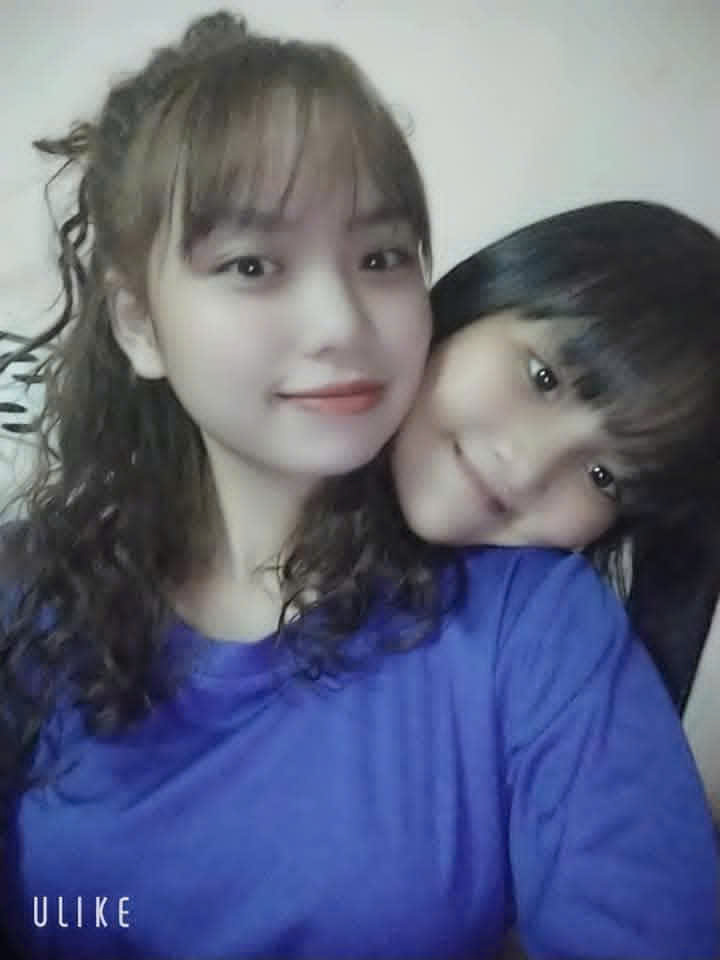 <p>anh/ chị/ em ruột</p>