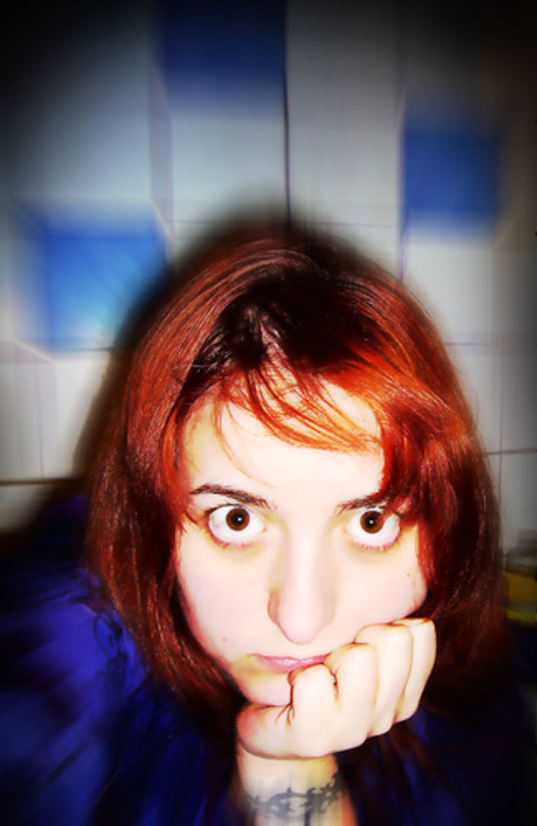 <p>Entregarse alguien a sus propios pensamientos, aislándose del mundo que lo rodea</p>