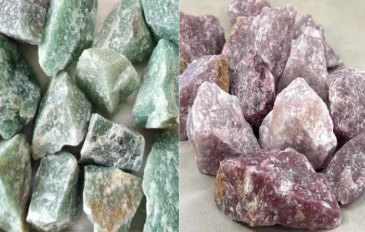 <p>quartz varieties- adventurine silicates </p>