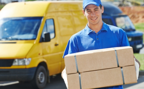 <p>If you order pizza in this restaurant, it will be <strong>delivered </strong>to your flat in an hour.</p><p><span>|dɪˈlɪvə|</span></p><p>Доставлять</p>