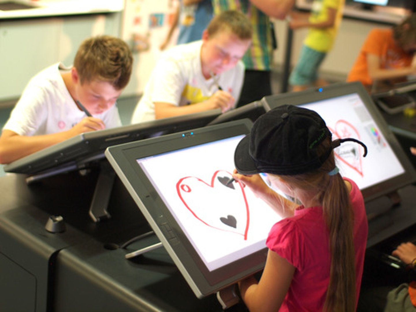 <p>làm quen với</p>