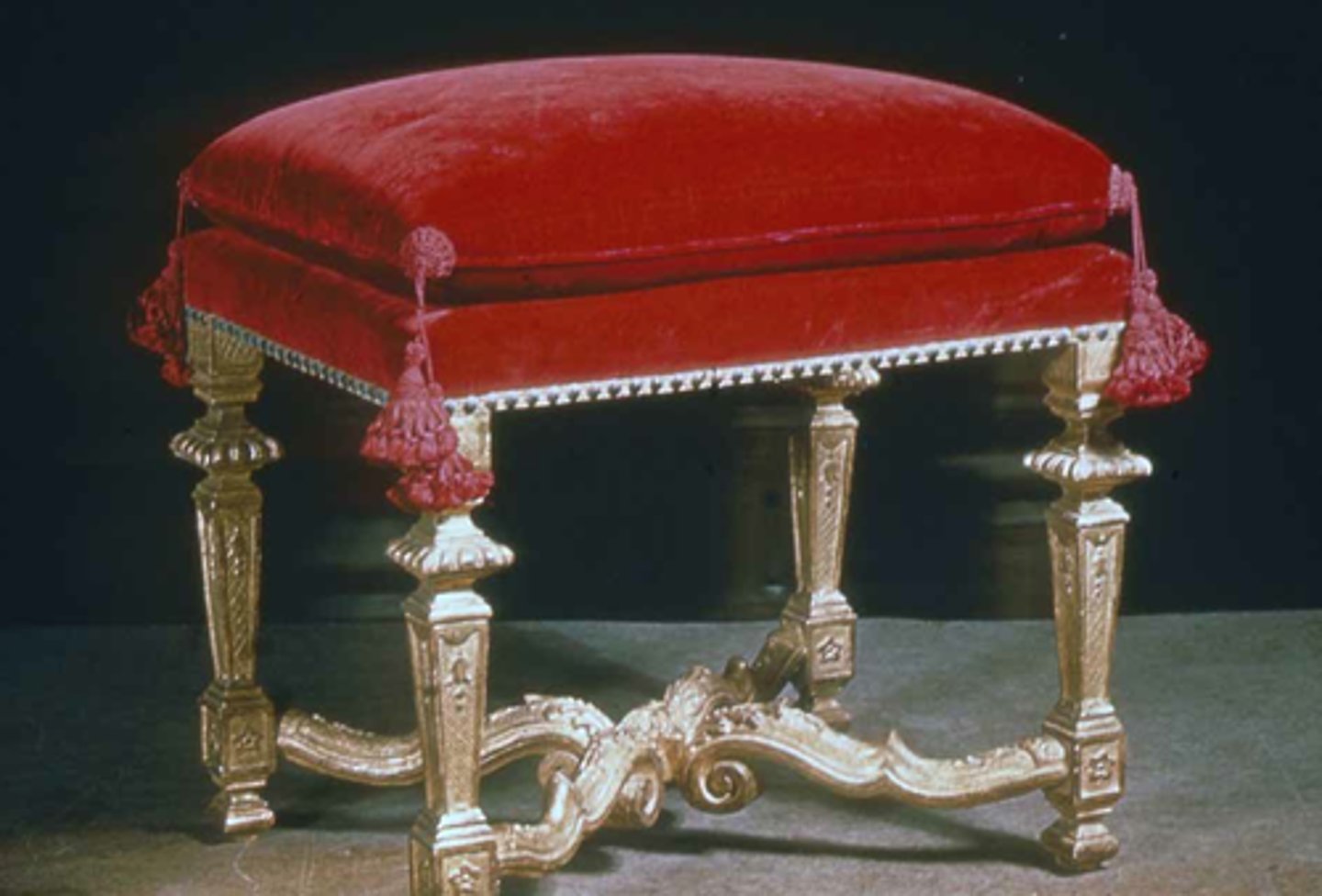 <p>French Baroque</p><p>Upholstered stool</p>