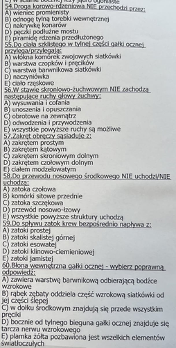 <p>56</p><p>Zawiasowy, złożony, wieloosiowy</p><p>Staw skroniowo-żuchwowy umożliwia ruchy żuchwy takie jak: unoszenie i opuszczanie (żucie), wysuwanie i cofanie oraz ruchy boczne (na boki).</p>