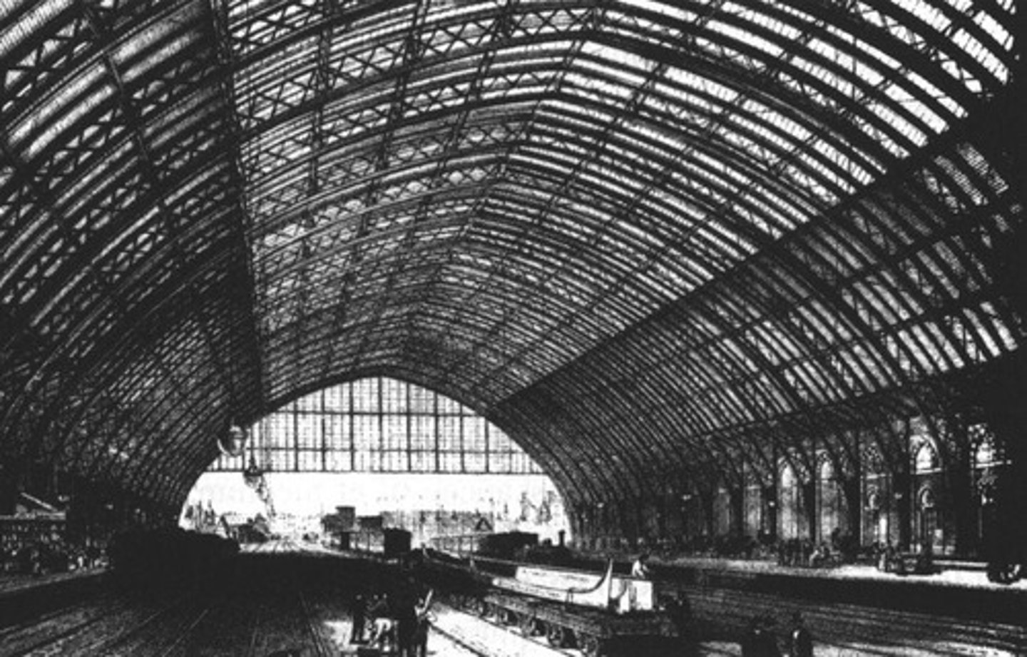 <p>London station with a clear span of 71.3 meters, built in 1863.</p>