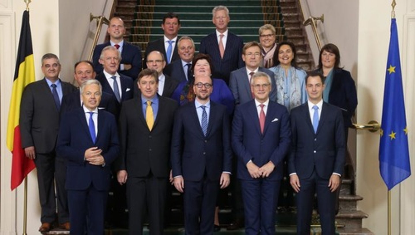 <p>to govern</p>