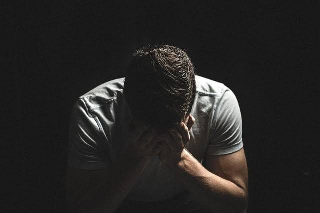 <p><strong><em>V </em></strong>   chịu đựng</p>