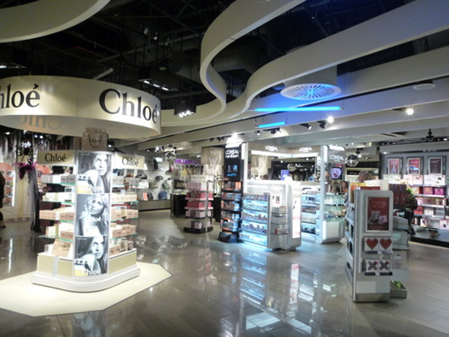 <p>cửa hàng miễn thuế</p>