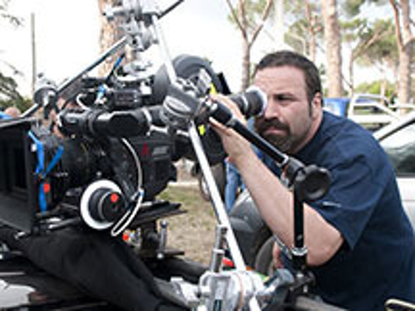 <p>to film, to shoot</p>