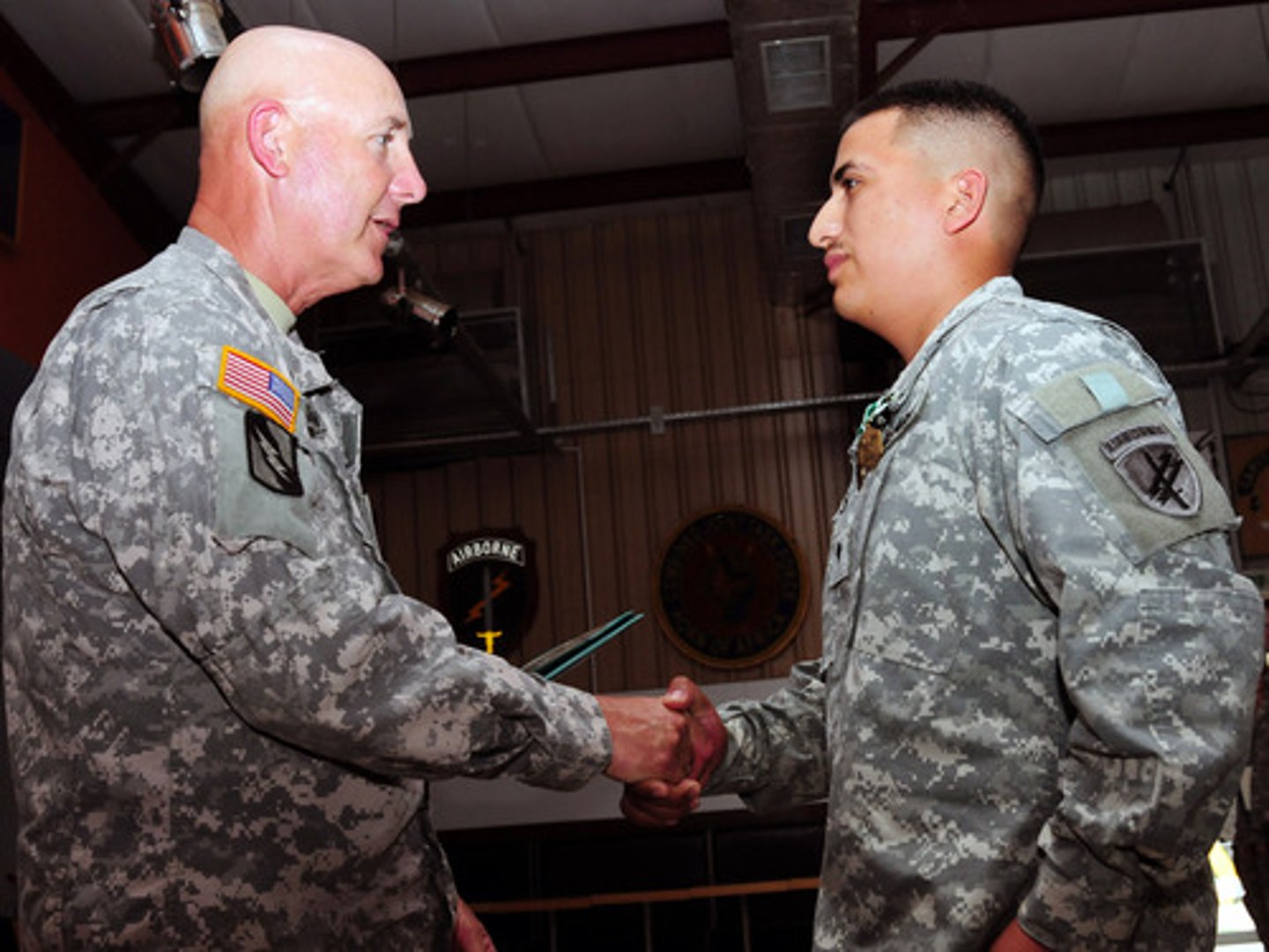 <p>To praise formally.</p>